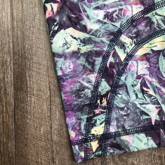 lululemon Iridescent Luxtreme Inspire Crop Size 6 - Picture 5 of 7